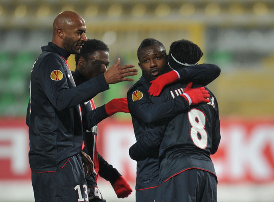 他善于从比 他善于从比