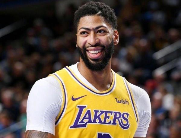 足球比赛的 足球比赛的