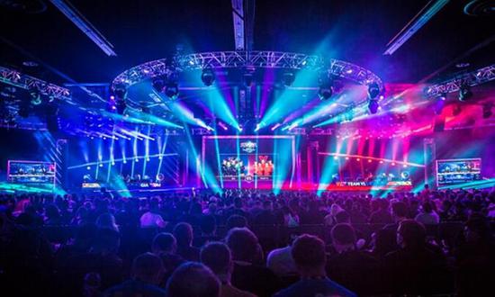 而在这样一 而在这样一